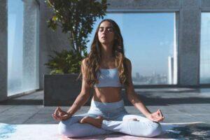Read more about the article Ujjayi Pranayama – What is Ujjayi Breath and its Benefits and Precautions