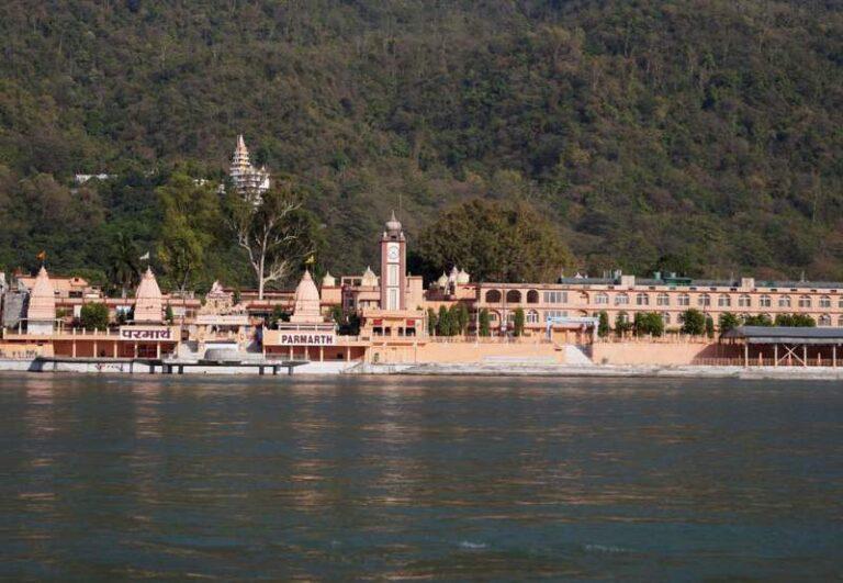 Top Yoga Teacher Training Ashram in Rishikesh 2024