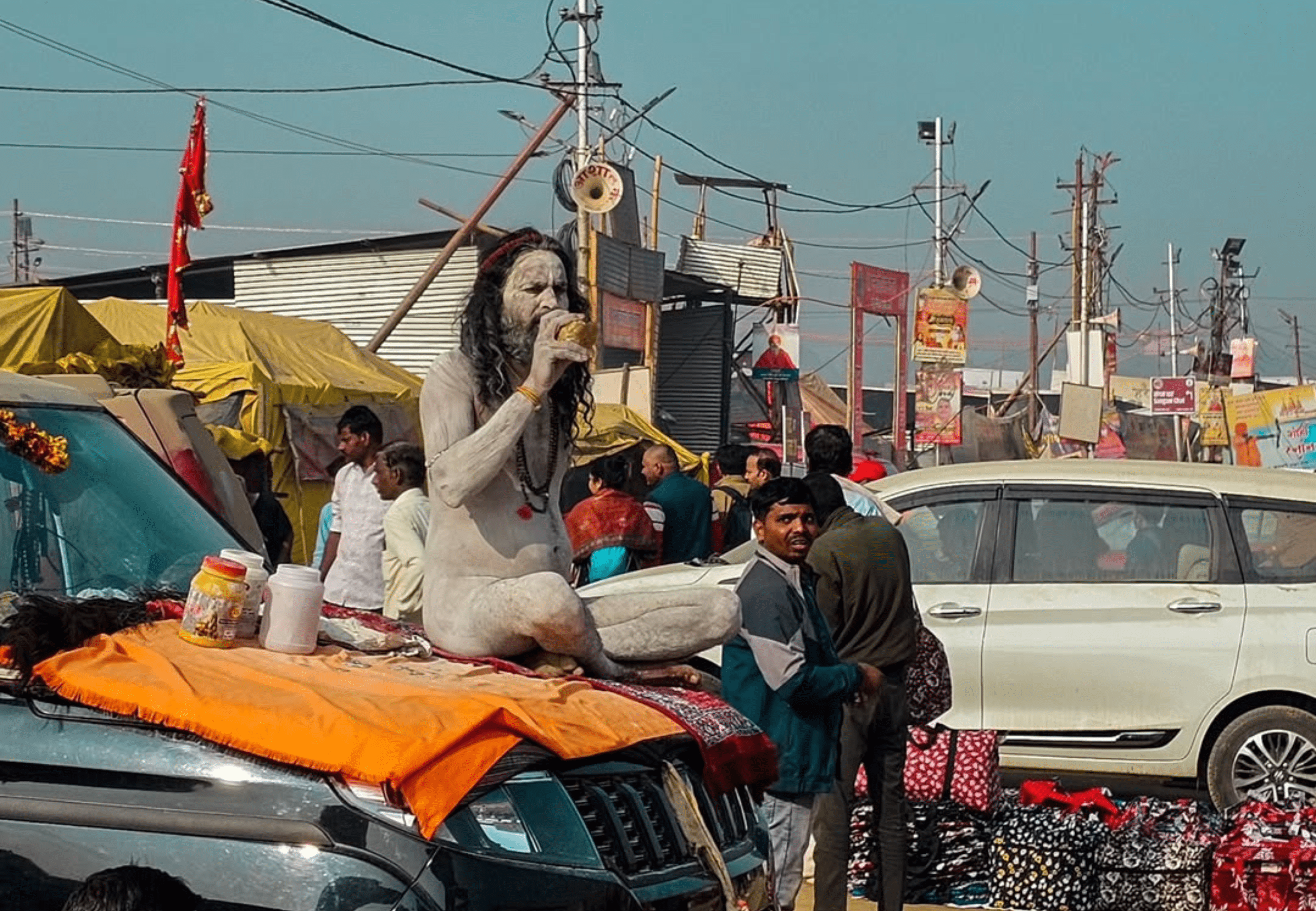 naga-sadhus-meditation-in-mahakumbh